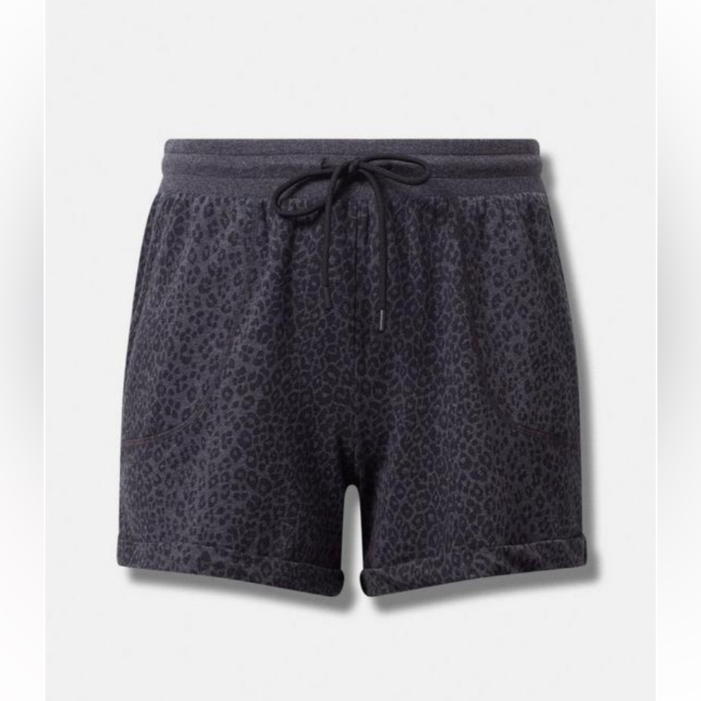 Torrid Everyday Fleece Leopard Patch Pocket Active Short Size 2X NWT